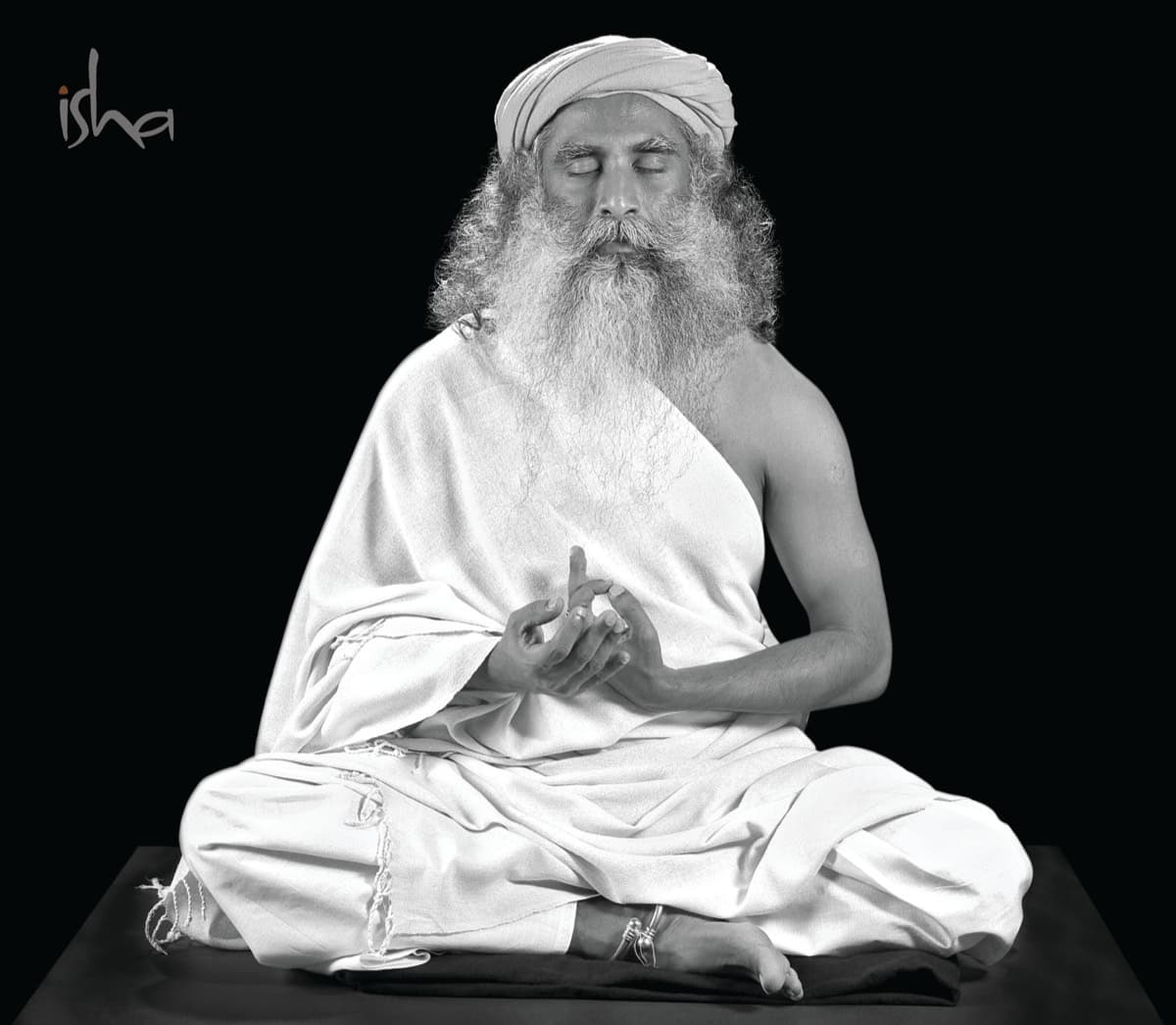 Sadhguru en méditation